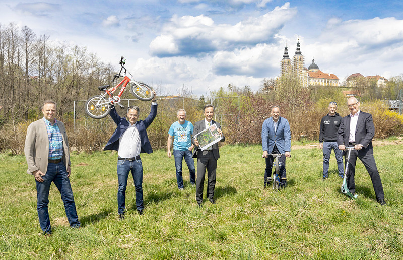 Stadt Graz, Fischer Bezirksvorsteher Erwin Wurzinger, Sportstadtrat Kurt Hohensinner, Sportamtsleiter Thomas Rajakovics, Bürgermeister Siegfried Nagl, Vizebürgermeister Mario Eustacchio, Bernd Kindermann (DSG), Stefan Herker (Sportunion)