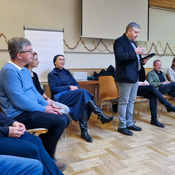 Begrüßung durch Pfarrer Claudiu Budău