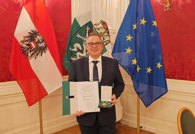 Goldenes Ehrenzeichen des Landes Steiermark für Gunter Luttenberger / Luttenberger