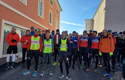 Start der Läufer:innen vor der Weizer Basilika