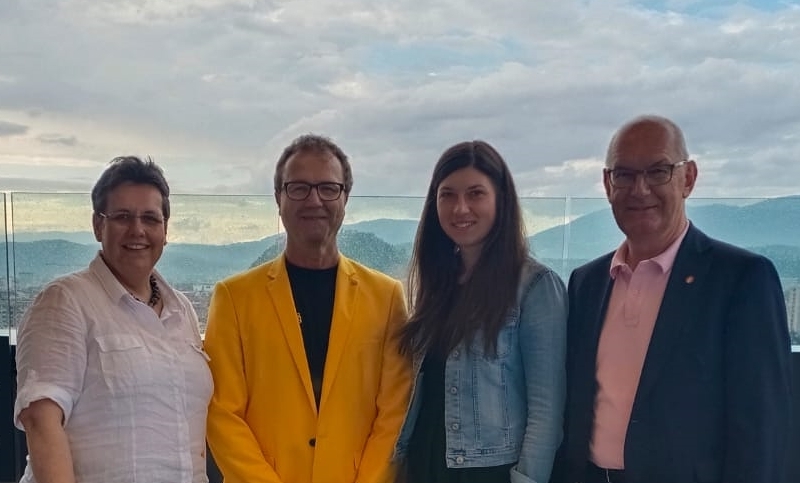 Neuer DSG Vorstand 2022 / DSG Steiermark Der Vorstand der DSG: Obmann Georg Plank (2.v.l.), Stellvertreterin Anna Wiesenhofer (2.v.r.) flankiert von Anna Hollwöger (Leiterin Seelsorge&Gesellschaft der Diözese Graz-Seckau, links) und Stefan Herker (Präsident Steir. Sportunion)