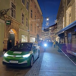 Ankunft der Läufer:innen in der weihnachtlichen Grazer Innenstadt