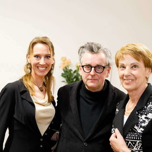 Fest 20 + 1 Jahre HörBibliothek Mariahilf im März 2019 / Foto: Gerd Neuhold, Sonntagsblatt Moderatorin Doris Wiener-Pucher, Schauspieler Johannes Silberschneider und Leiterin der HörBibliothek Mariahilf Christa Wiener-Pucher